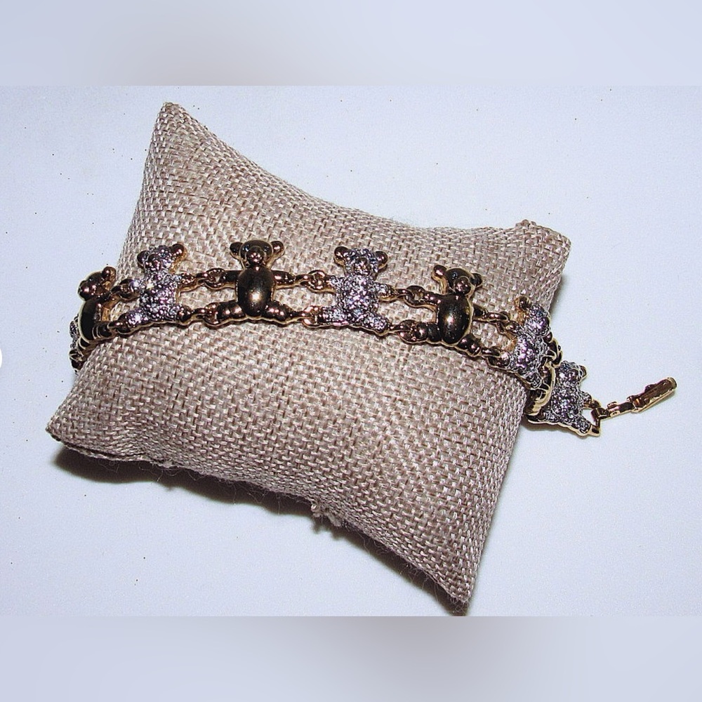 Carol Lee: Gold tone 7 inch Link bears vintage cute bear bracelet with blue eyes